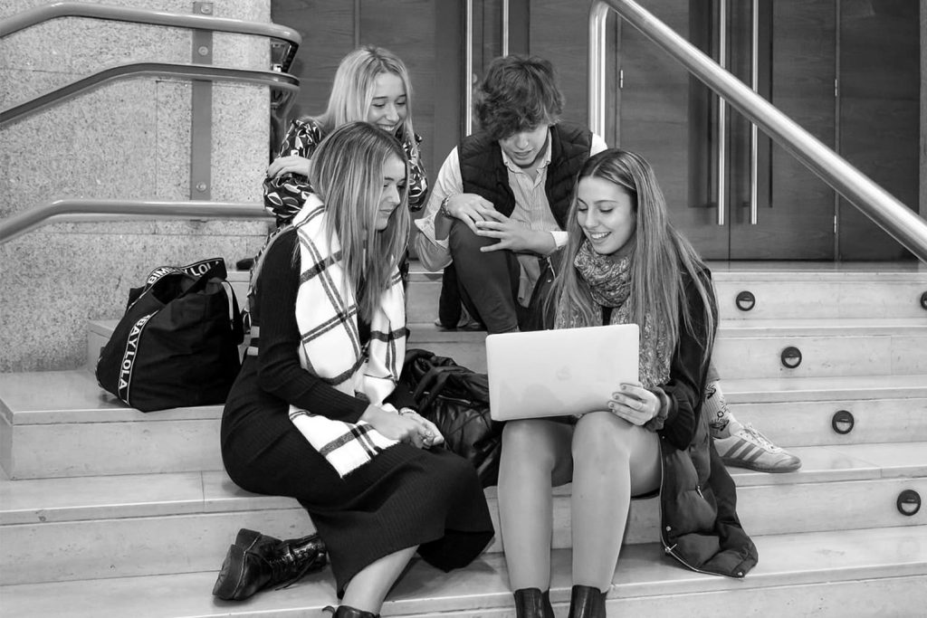 Estudiantes de Ingeniería de la Empresa de UIE