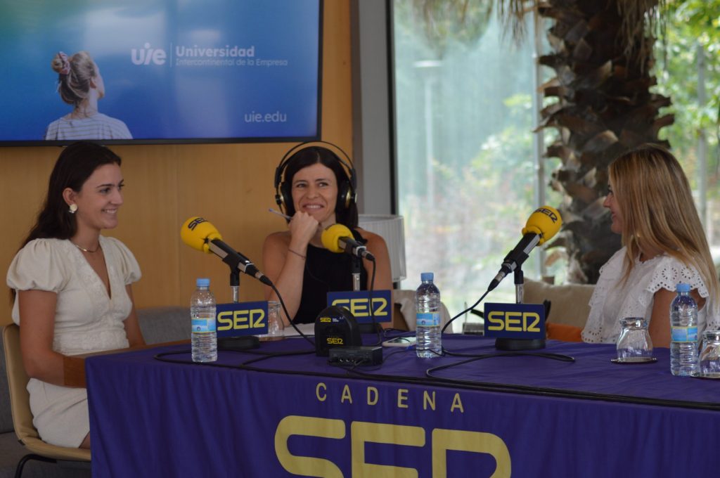 Estudiantes de UIE en Radio Coruña Ser