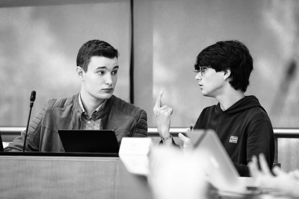 Estudiantes de grado de la UIE